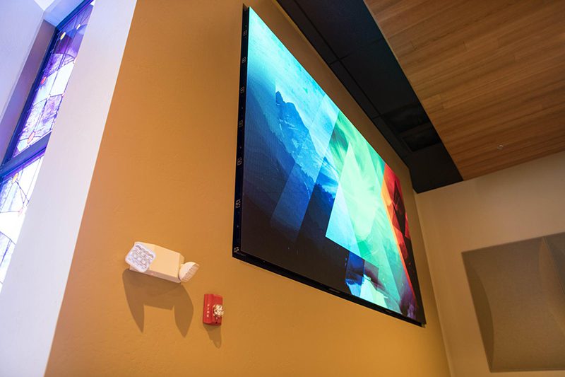 Pecessed screen